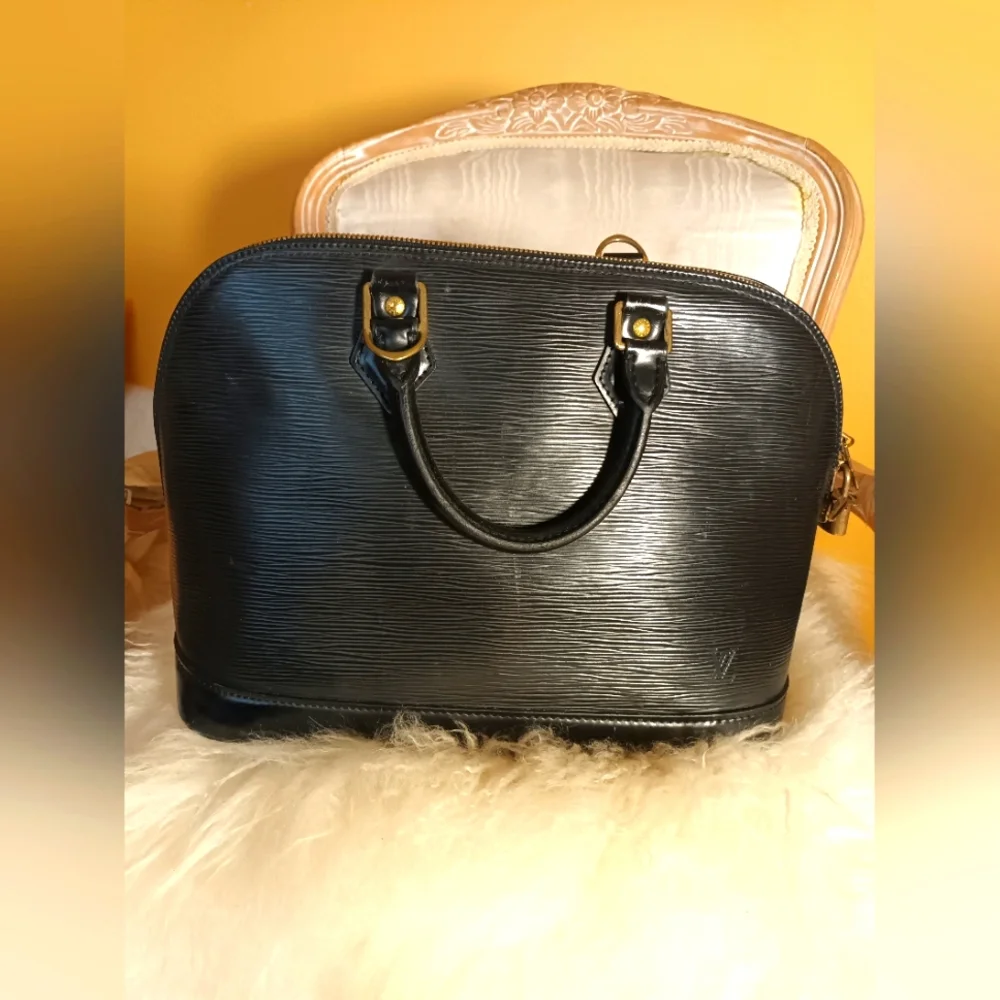 Louis Vuitton Vintage Epi Alma PM - Picture 1 of 16
